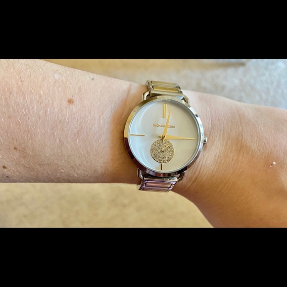 Michael Kors Watch - Picture 4 of 6